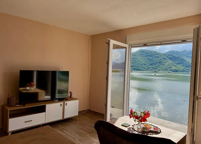 Lakeside Harmony Apartment